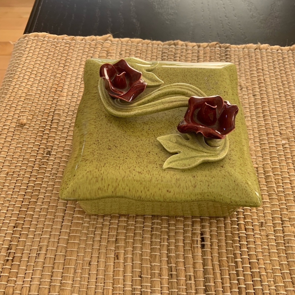 VTG Green Ceramic Box with Red Floral Design